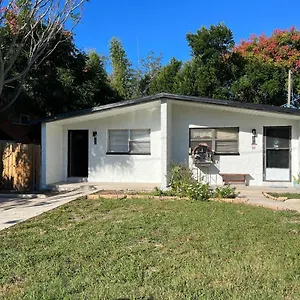 https://bohemian-1-bedroom-minutes-from-busch-gardens.hotelstampa.org