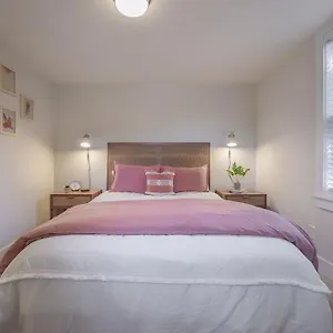 https://casita-on-central-walk-to-shops-bars-and-food.hotelstampa.org