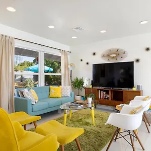 https://amarillo-house-luxury-home-with-pool-spa.palm-springs-ca-hotels.com