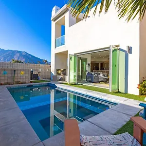 https://gateway-luxury-resort-style-with-a-private-pool.palm-springs-ca-hotels.com